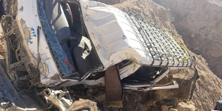 فاریاب کې د ترافیکي پېښې له امله ۱۶ کسان مړه او ۹ نور ټپیان شوي دي